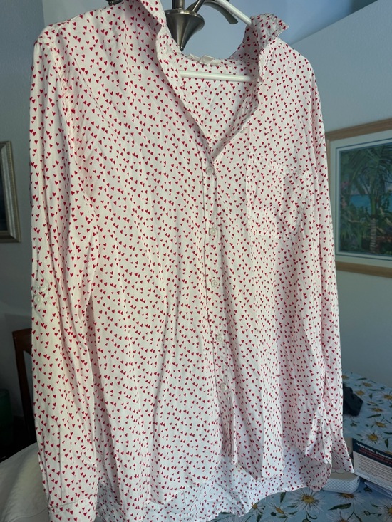 beachlunchlounge Tops - beachlunchlounge White Blouse with Red Heart Print